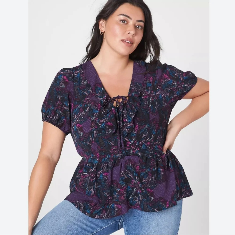 Lane Bryant Short Puff Sleeve Lace Up Peplum Blouse in Fantasy Floral Size 18